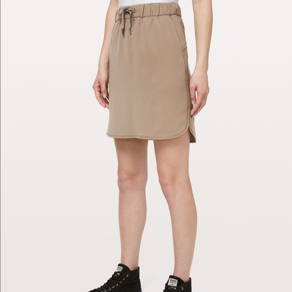 Lululemon NWT On the fly skirt - Picture 5 of 5